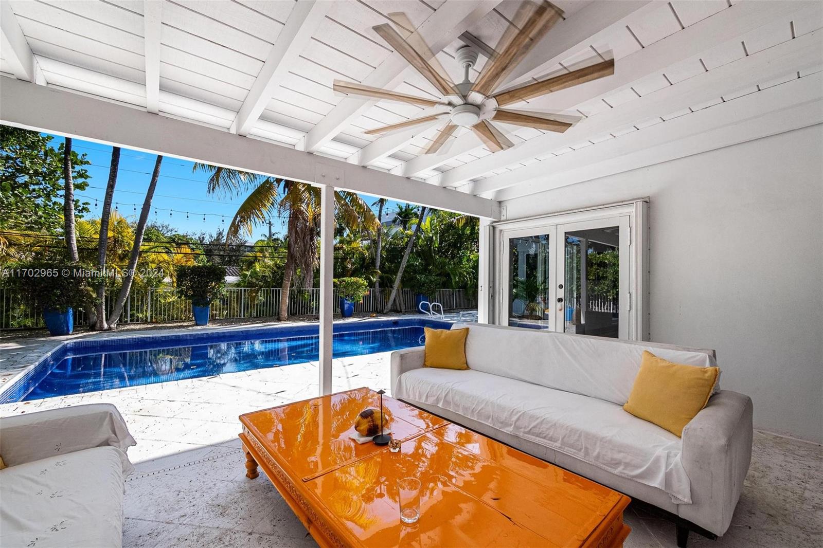 TROPICAL ISLE HOMES SUB 1 - Residential