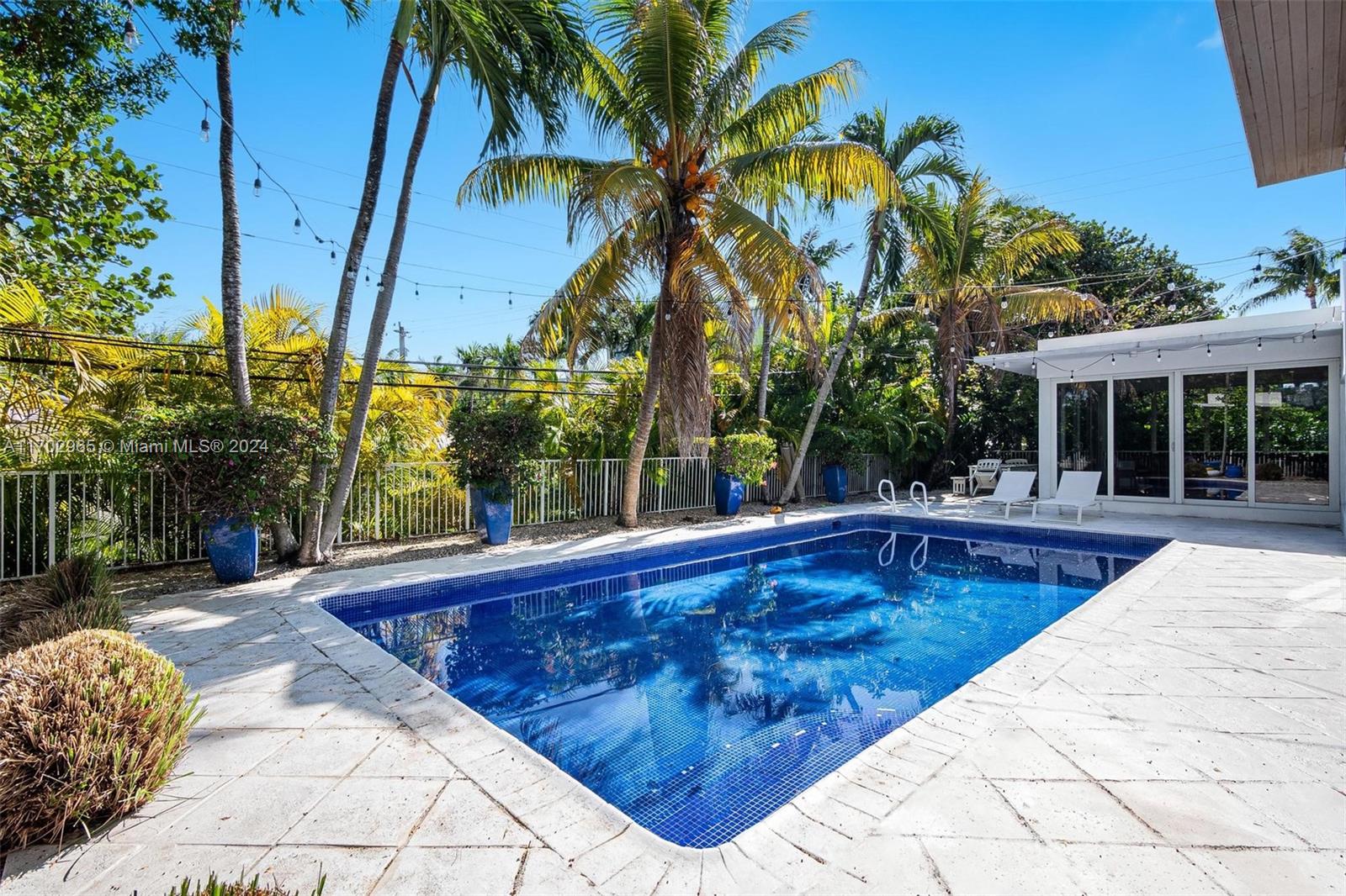 TROPICAL ISLE HOMES SUB 1 - Residential