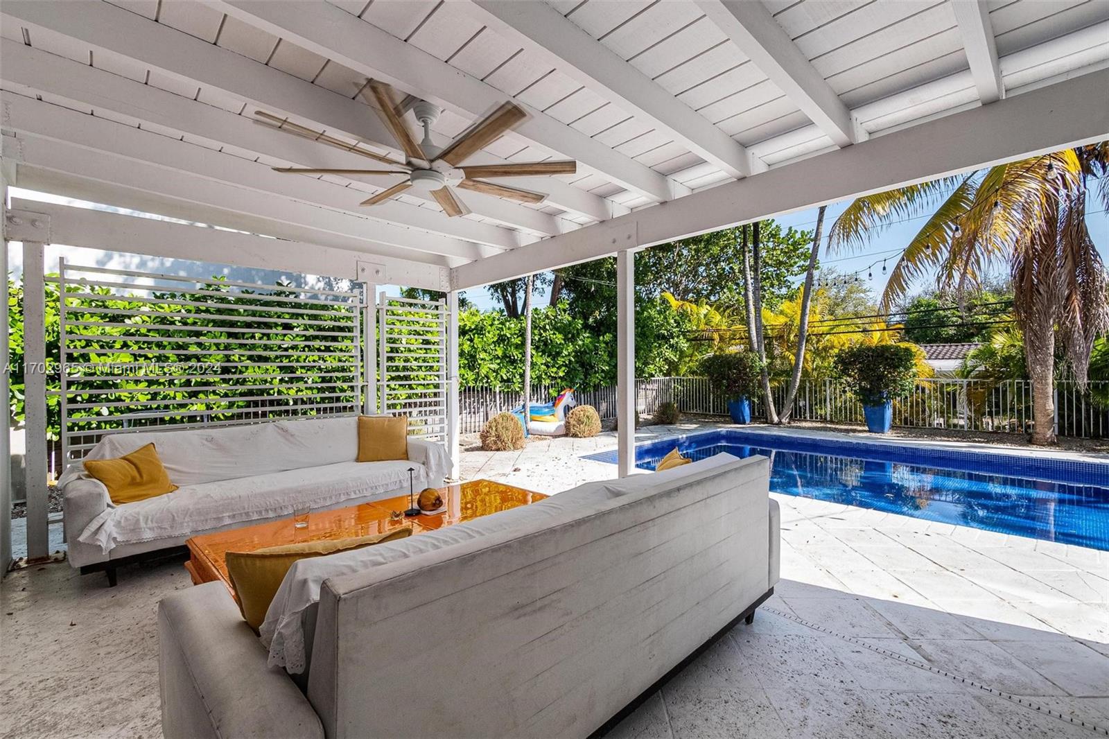 TROPICAL ISLE HOMES SUB 1 - Residential
