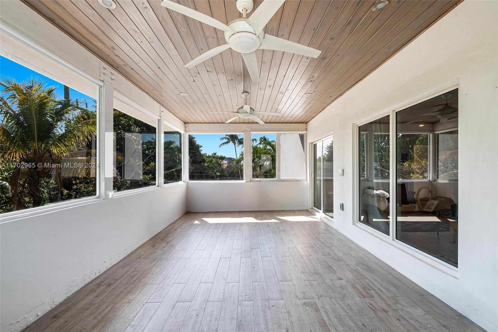 TROPICAL ISLE HOMES SUB 1 - Residential