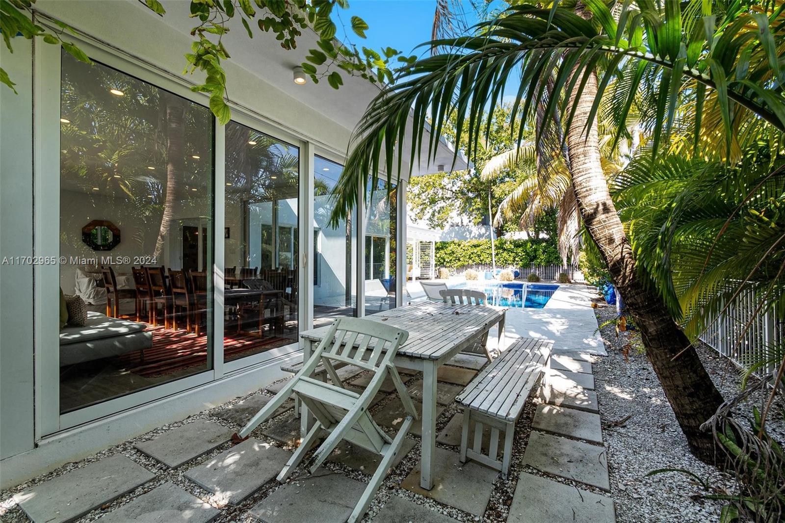 TROPICAL ISLE HOMES SUB 1 - Residential