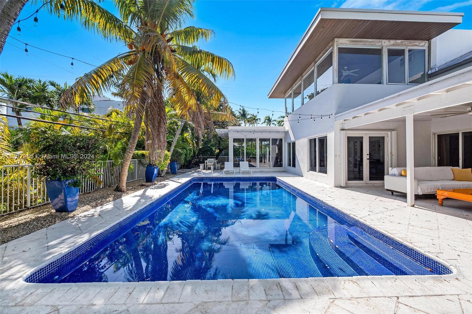 TROPICAL ISLE HOMES SUB 1 - Residential