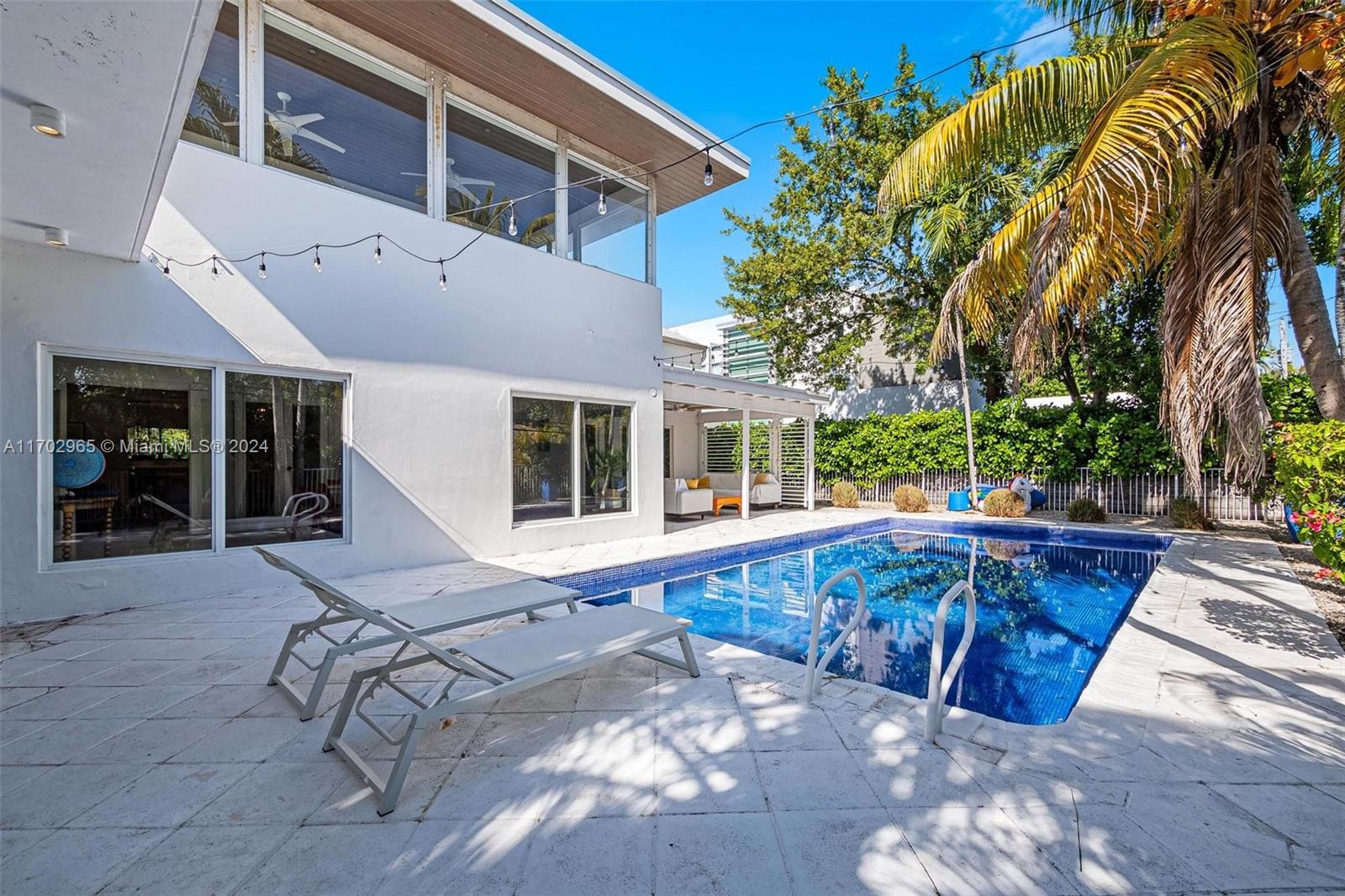 TROPICAL ISLE HOMES SUB 1 - Residential