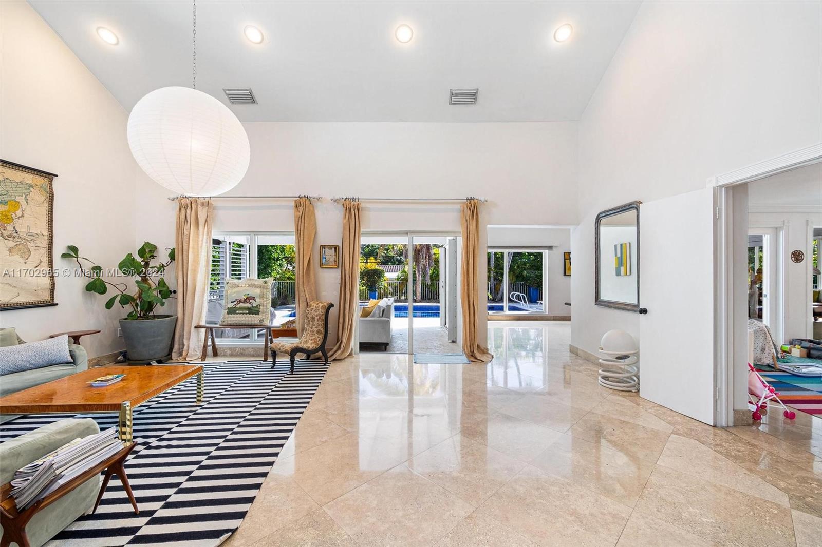 TROPICAL ISLE HOMES SUB 1 - Residential