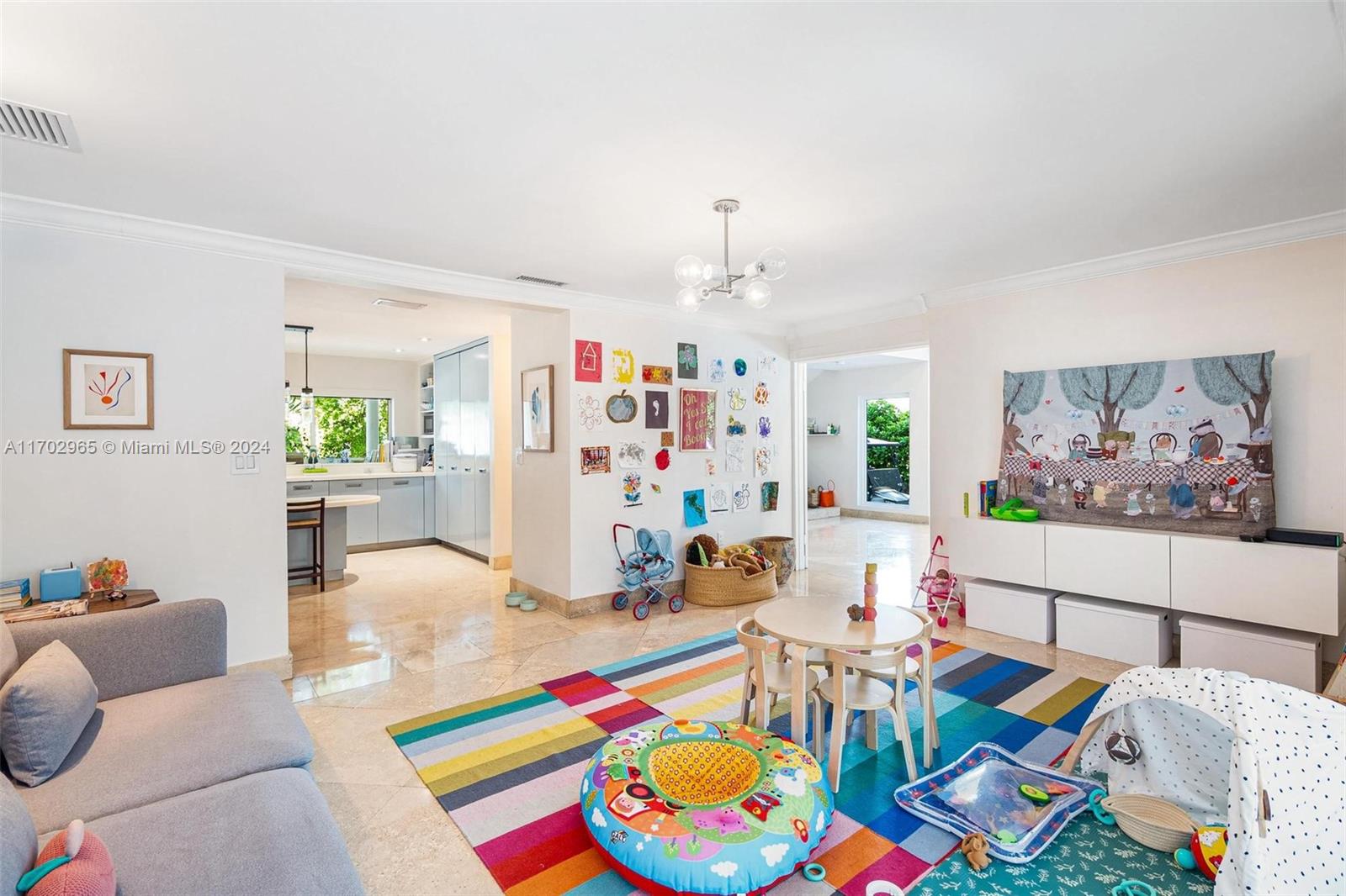 TROPICAL ISLE HOMES SUB 1 - Residential