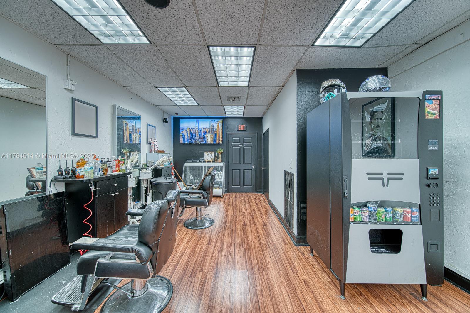 Established Barber Shop For Sale In Palmetto Bay, Palmetto Bay, FL, 33157/$60,000 4 Established Barber Shop For Sale In Palmetto Bay
