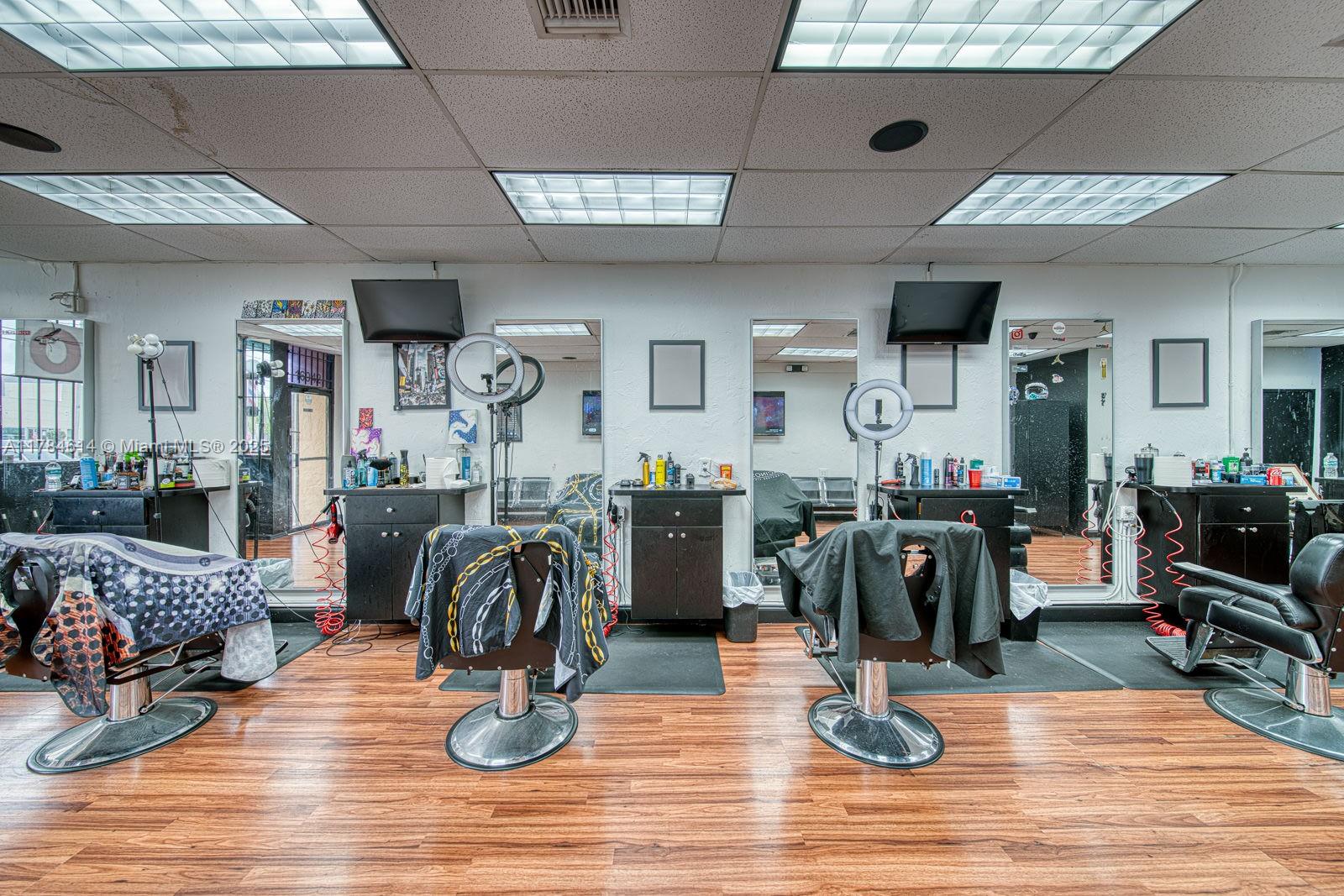 Established Barber Shop For Sale In Palmetto Bay, Palmetto Bay, FL, 33157/$60,000 3 Established Barber Shop For Sale In Palmetto Bay