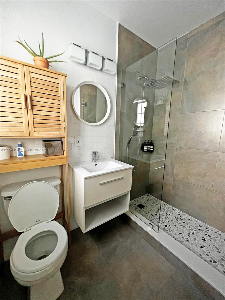 THE CASA BELLA CONDO ON S - Residential Lease