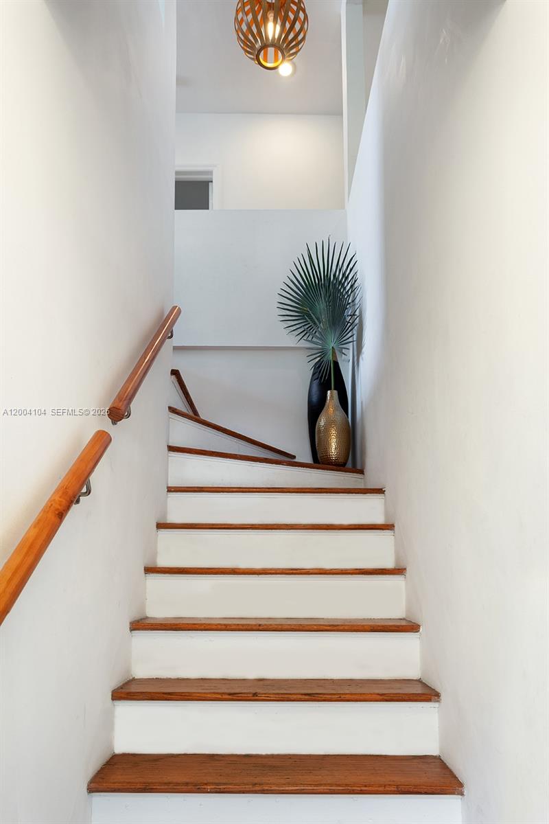 THE CASA BELLA CONDO ON S - Residential Lease