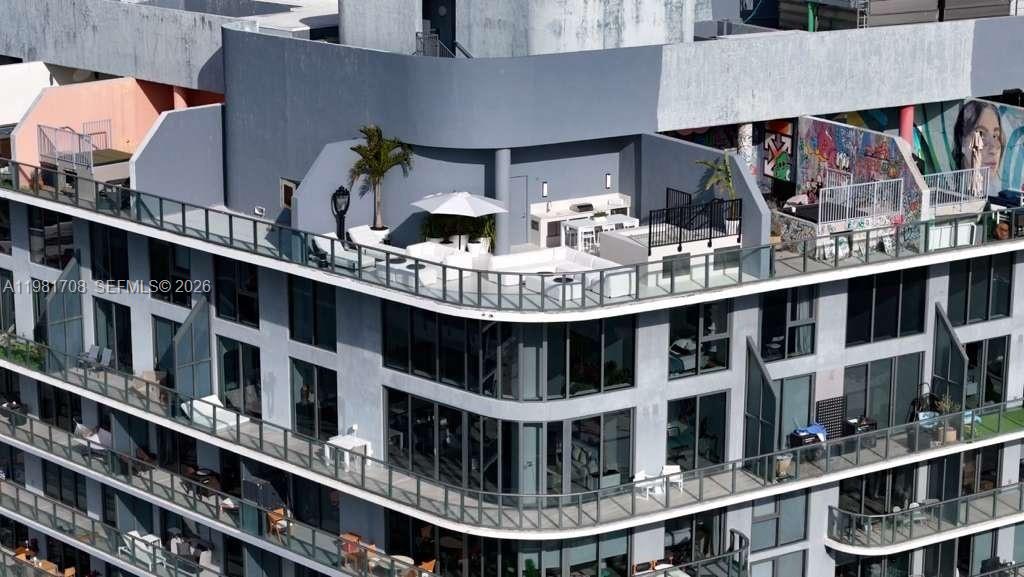 121 NE 34th St PH3204