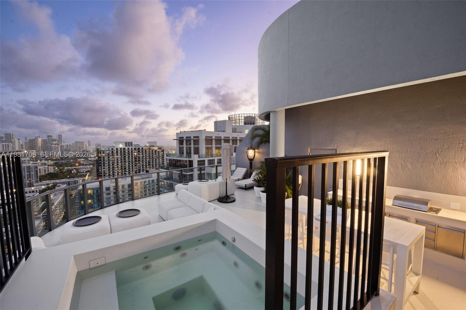 121 NE 34th St PH3204