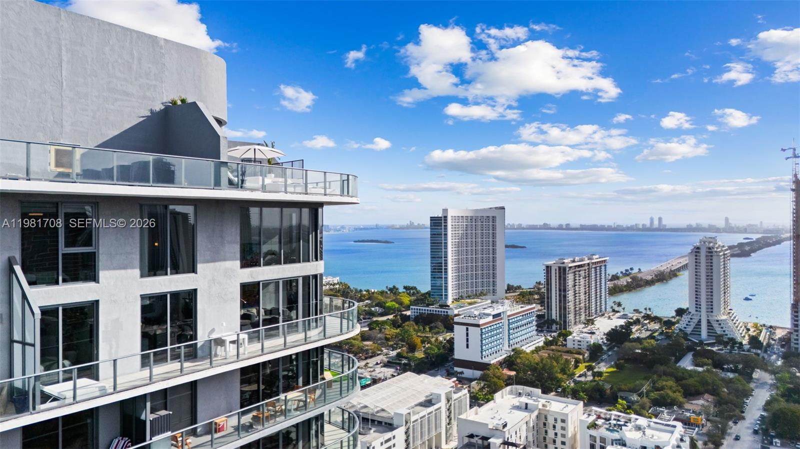 121 NE 34th St PH3204