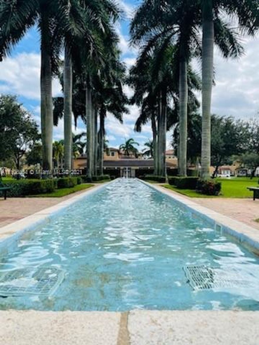 Don't miss out on this fabulous 2 bedroom 2.5 bathrooms 1506 sq. Ft.  lakefront town home in the gated private community of Cobblestone. Get to watch the sunset from the balcony overlooking the lake. Close to      i-75, minutes away from turnpike, Pembroke pines mall, and Pembroke gardens. Low HOA $285. includes amenities- pool, gym, clubhouse. This is a great opportunity!!!