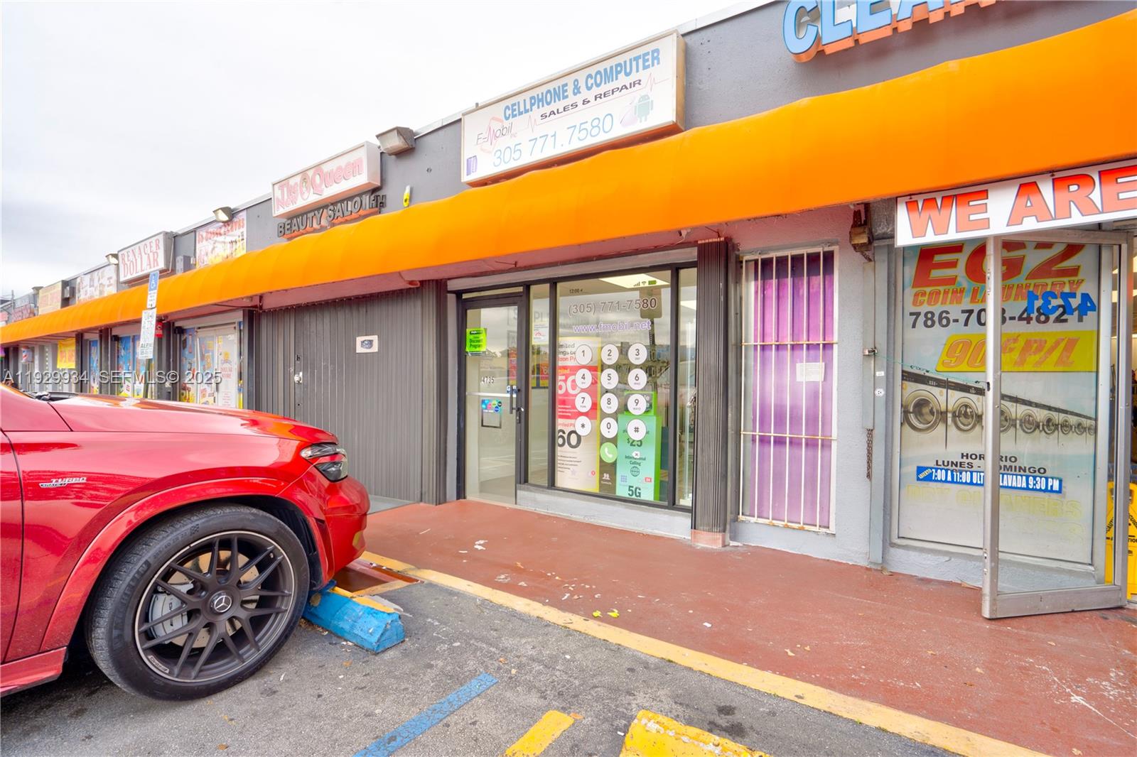 Main image without alt text