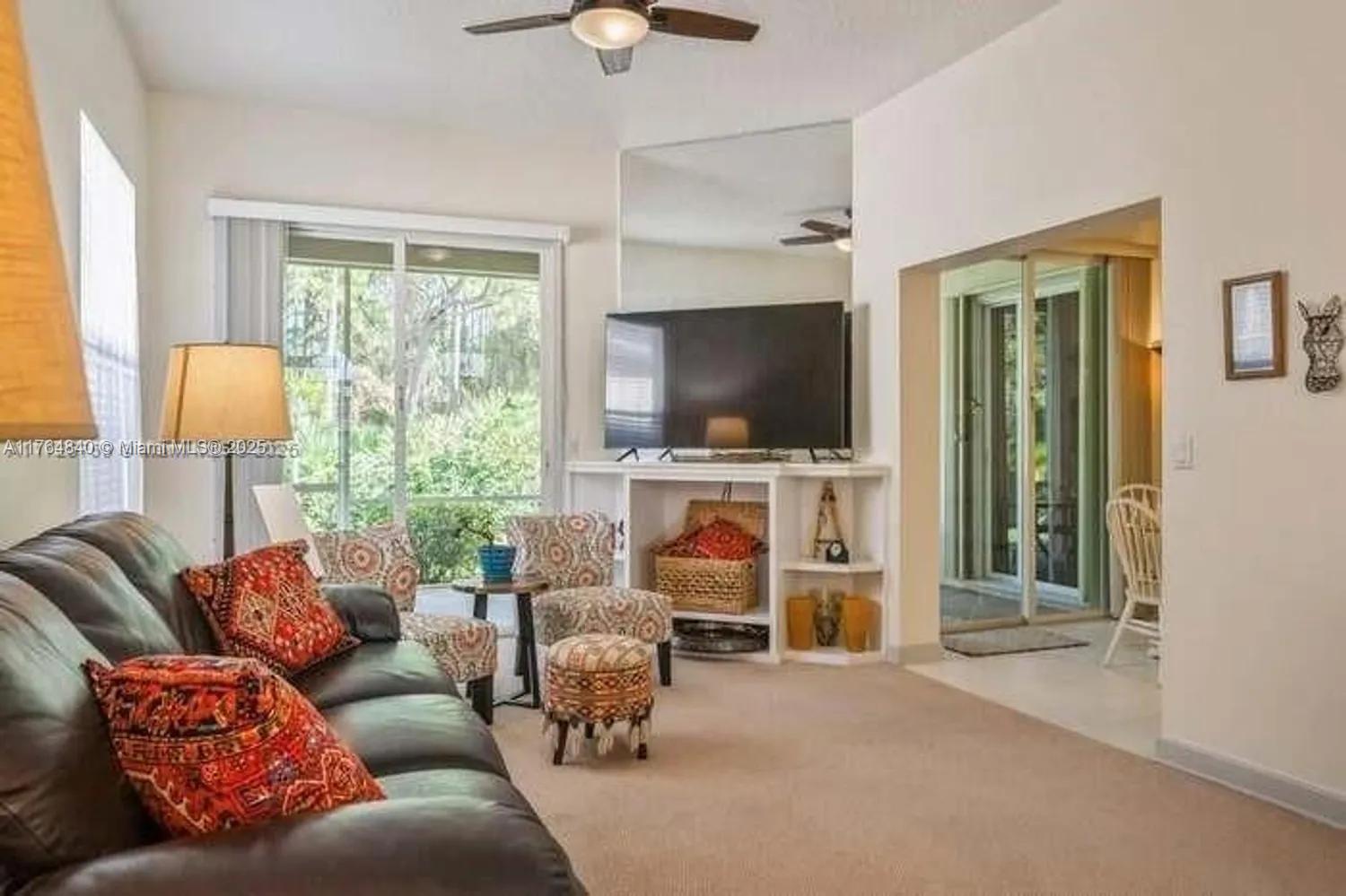 738 SW Munjack Cir, Port St. Lucie, FL, 34986/$370,000 4 738 SW Munjack Cir