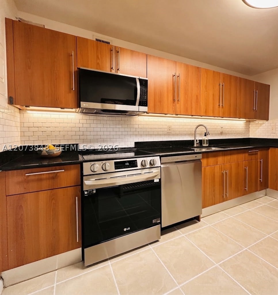3000 S Ocean Dr 1218