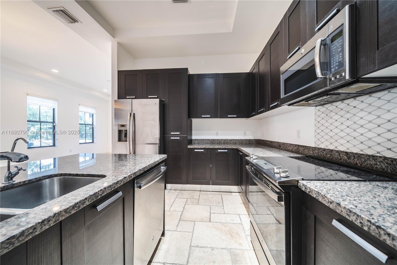 DOWNTOWN DORAL DUTCHER - Residential