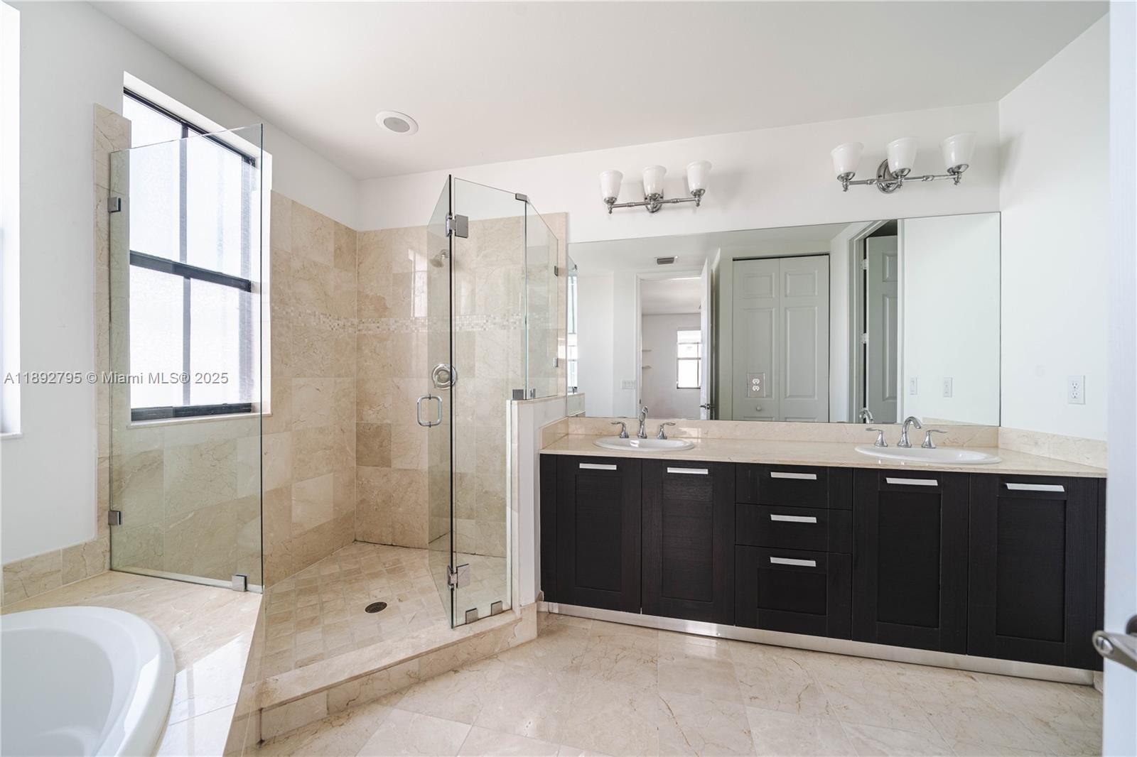 DOWNTOWN DORAL DUTCHER - Residential