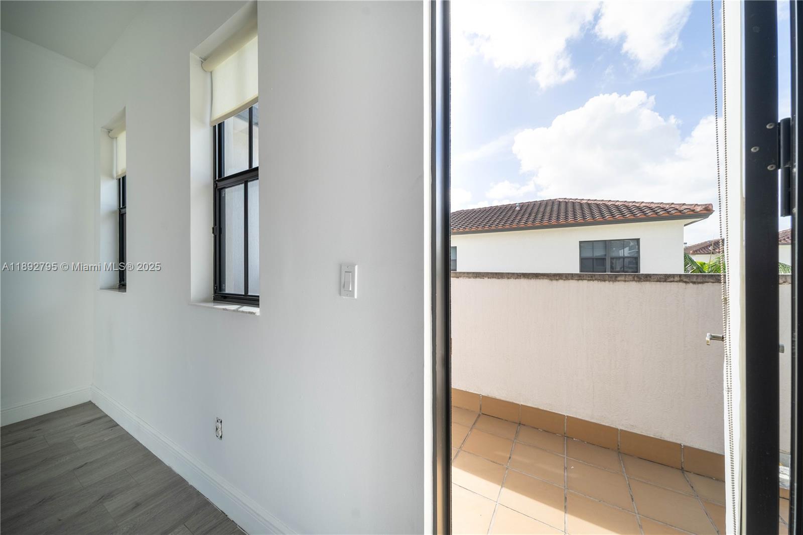 DOWNTOWN DORAL DUTCHER - Residential