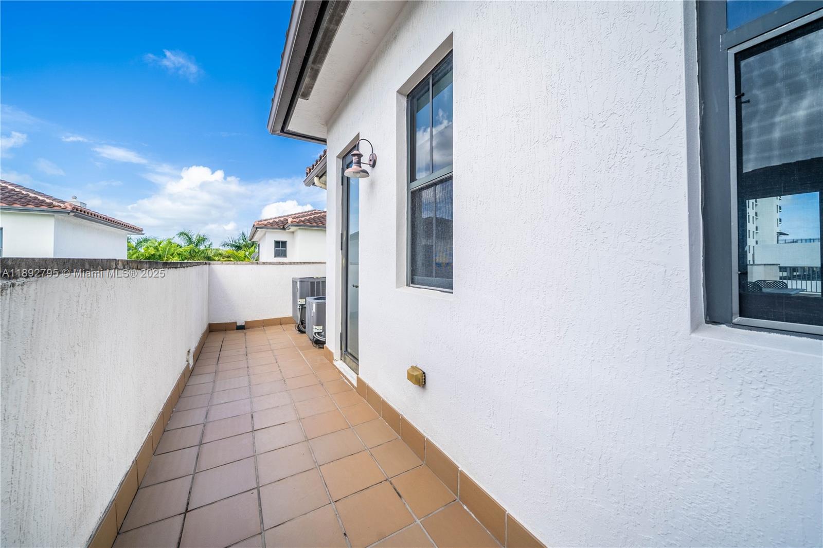 DOWNTOWN DORAL DUTCHER - Residential
