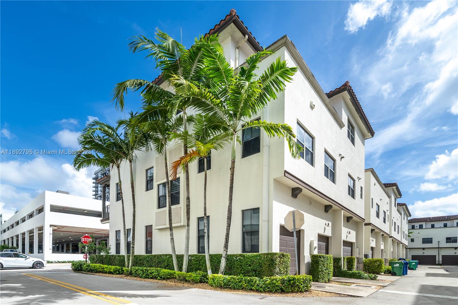 DOWNTOWN DORAL DUTCHER - Residential