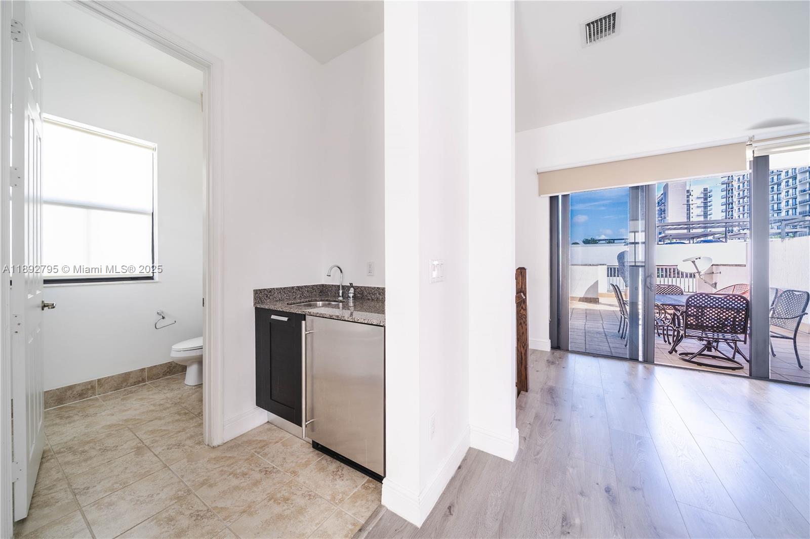 DOWNTOWN DORAL DUTCHER - Residential
