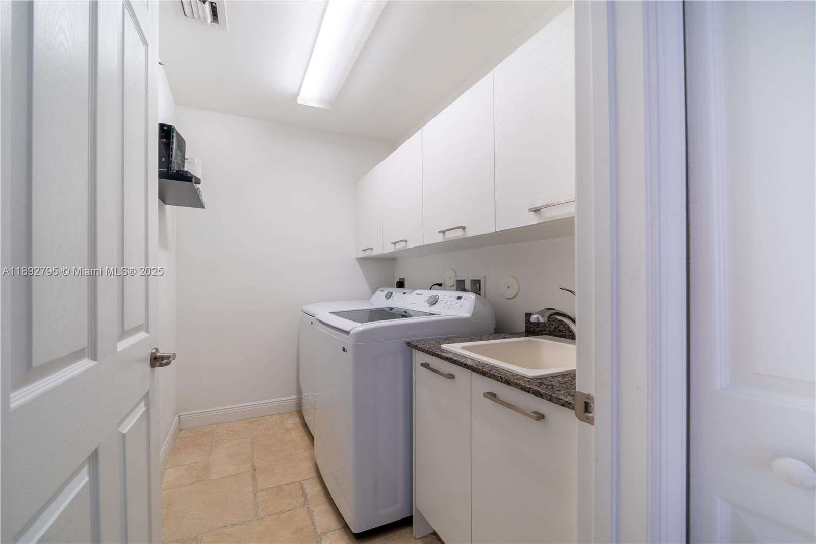 DOWNTOWN DORAL DUTCHER - Residential