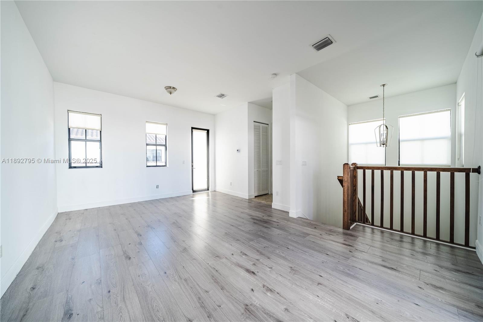 DOWNTOWN DORAL DUTCHER - Residential