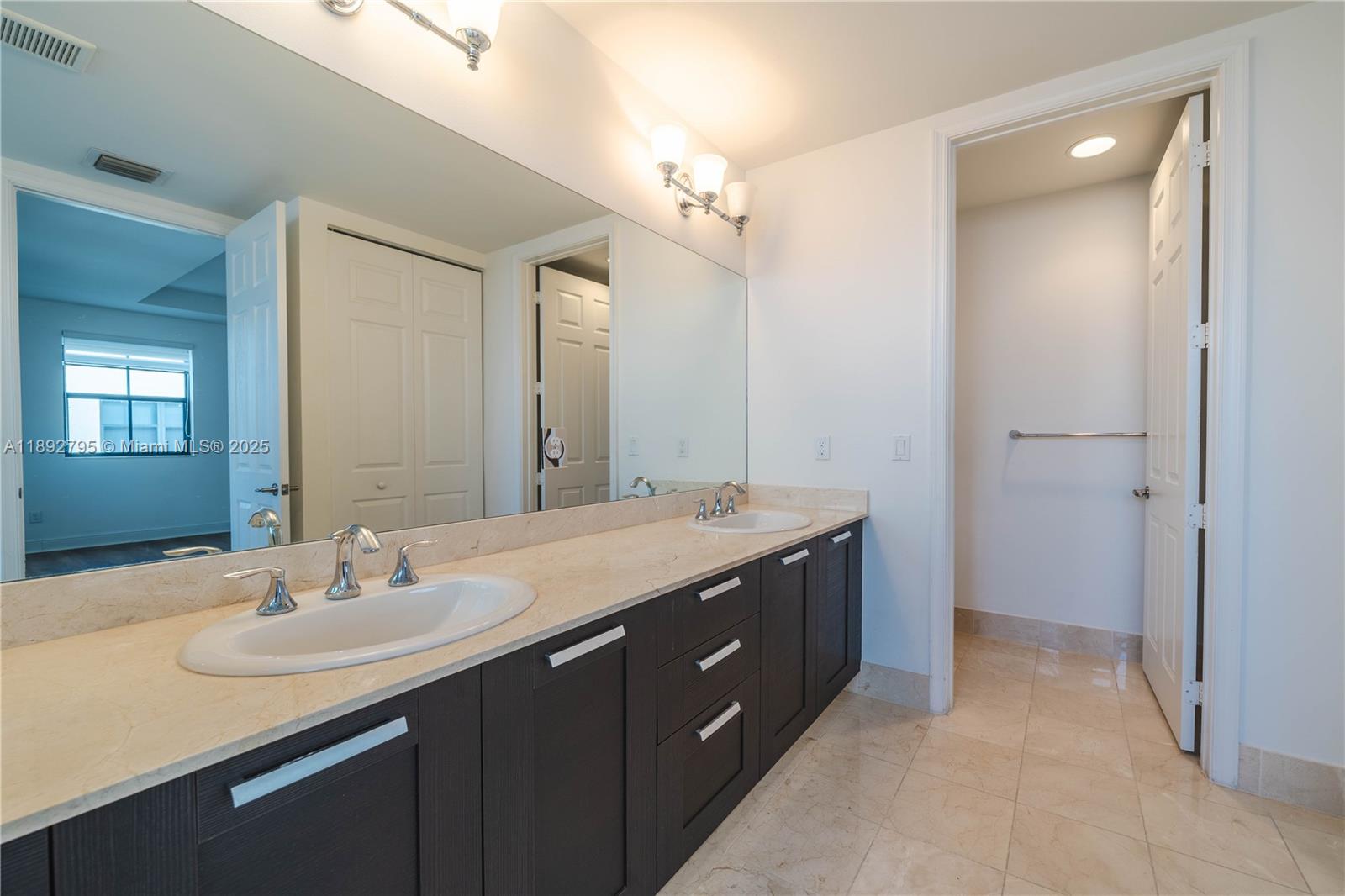 DOWNTOWN DORAL DUTCHER - Residential