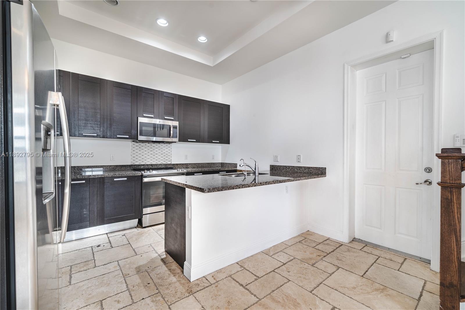DOWNTOWN DORAL DUTCHER - Residential