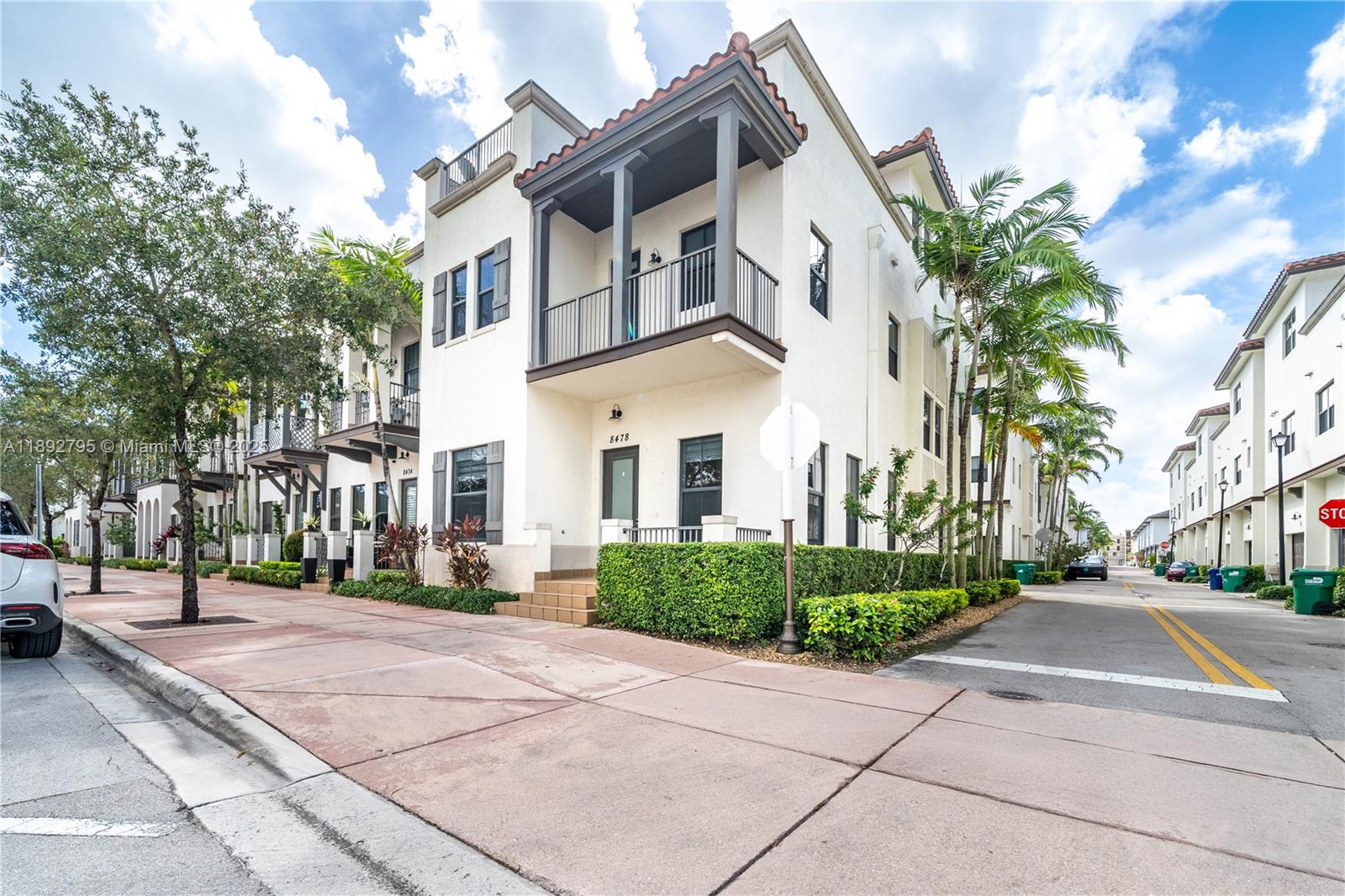 DOWNTOWN DORAL DUTCHER - Residential