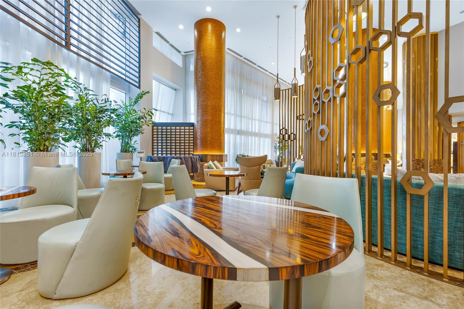 TRUMP INTERNATIONAL SONES - Residential