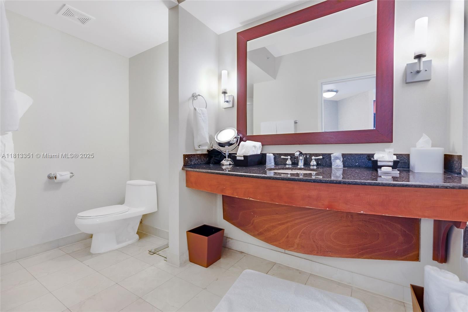 TRUMP INTERNATIONAL SONES - Residential