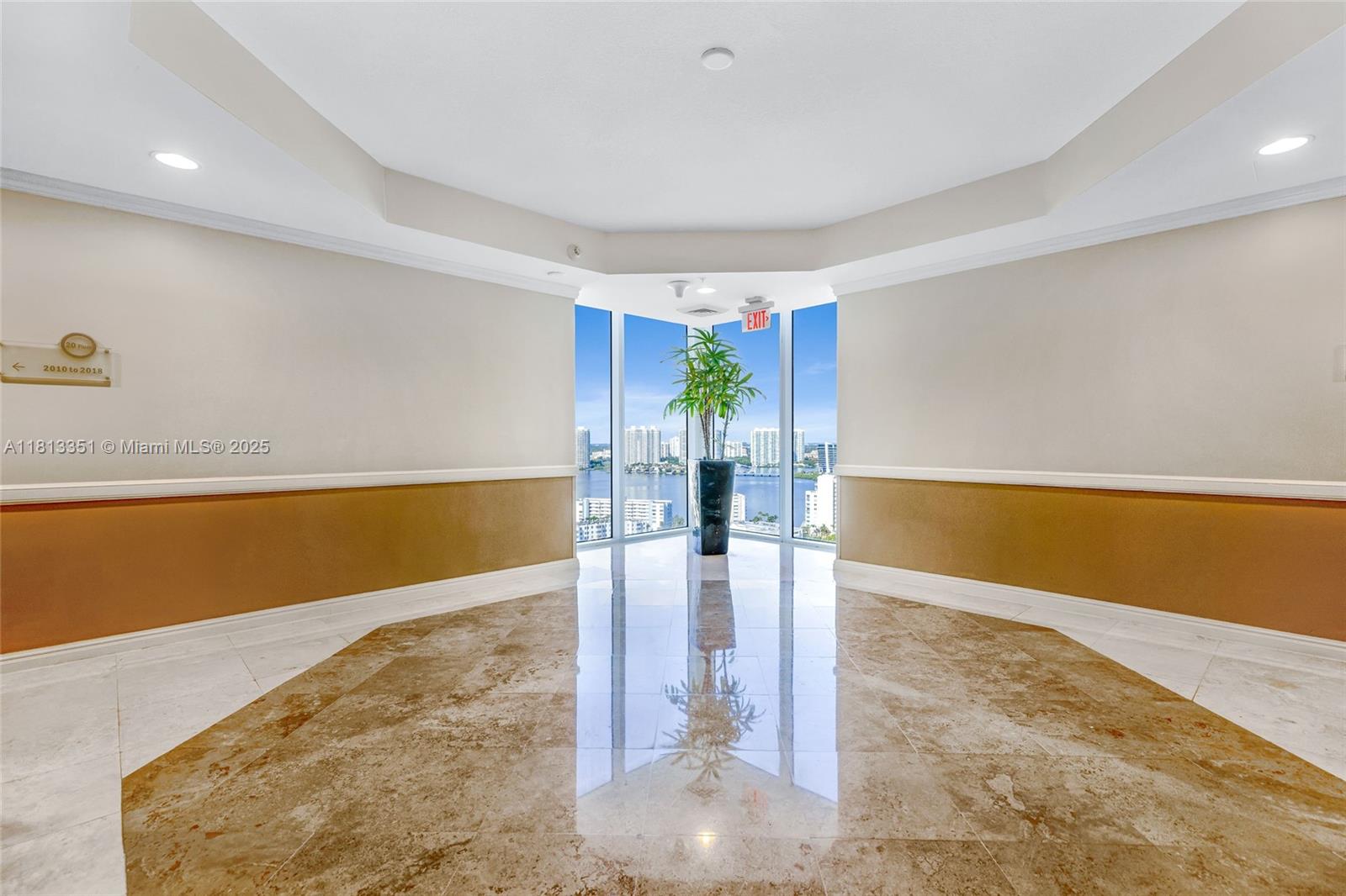 TRUMP INTERNATIONAL SONES - Residential