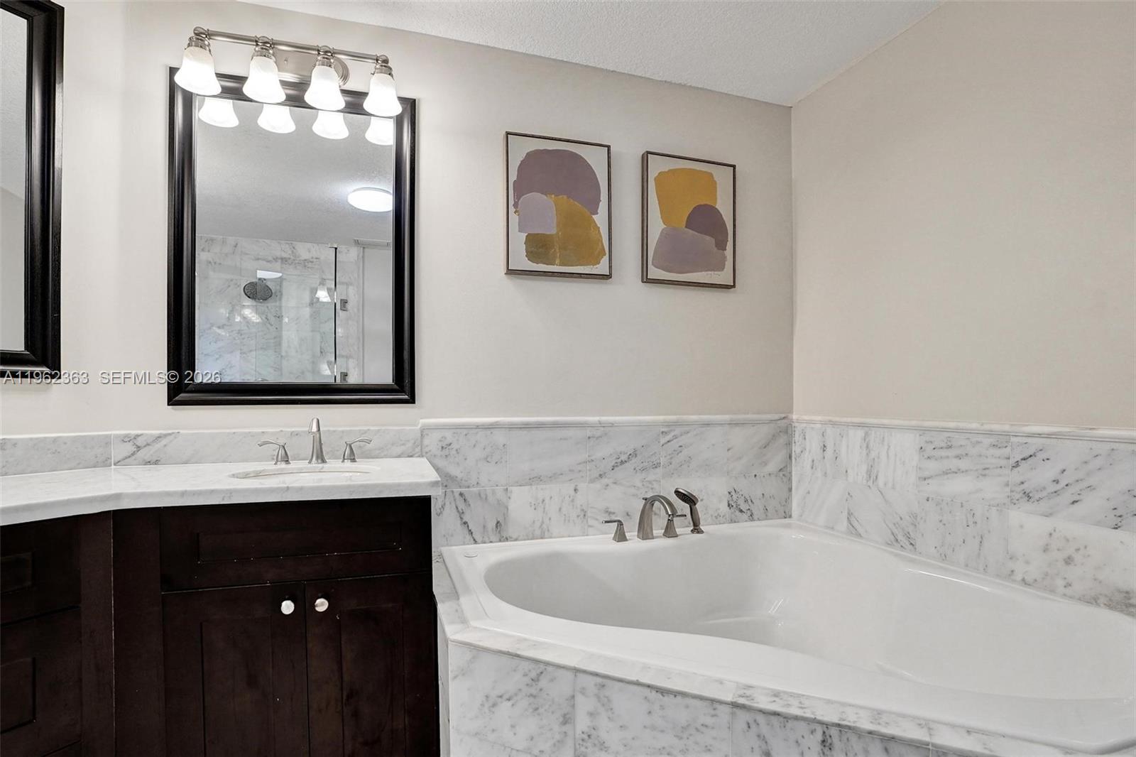 COUNTRYS POINT - Residential