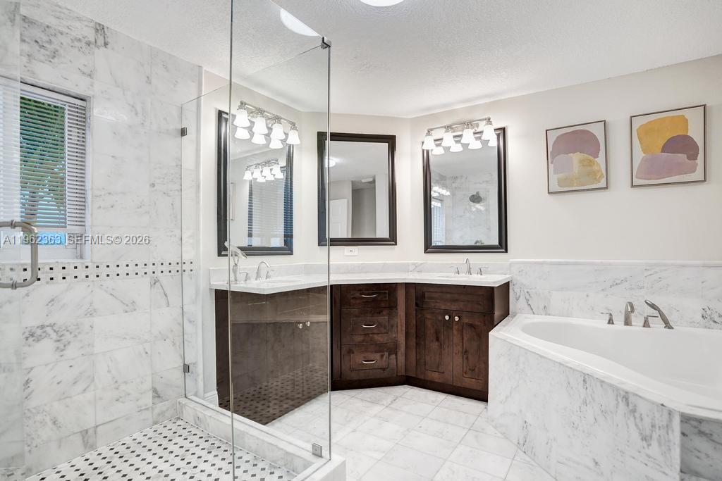 COUNTRYS POINT - Residential