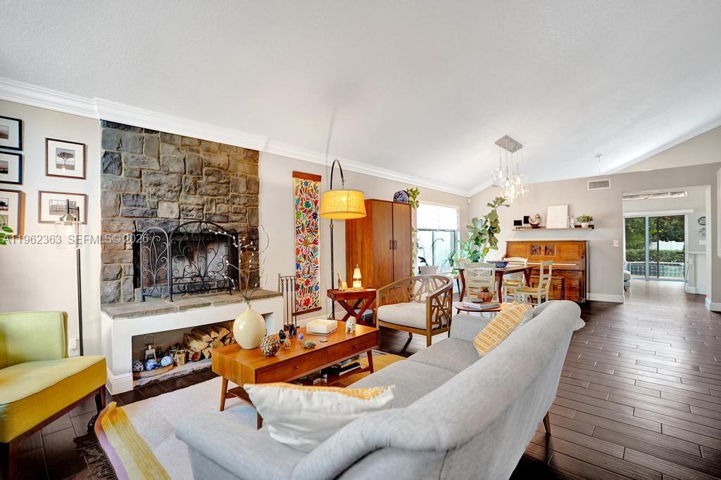 COUNTRYS POINT - Residential