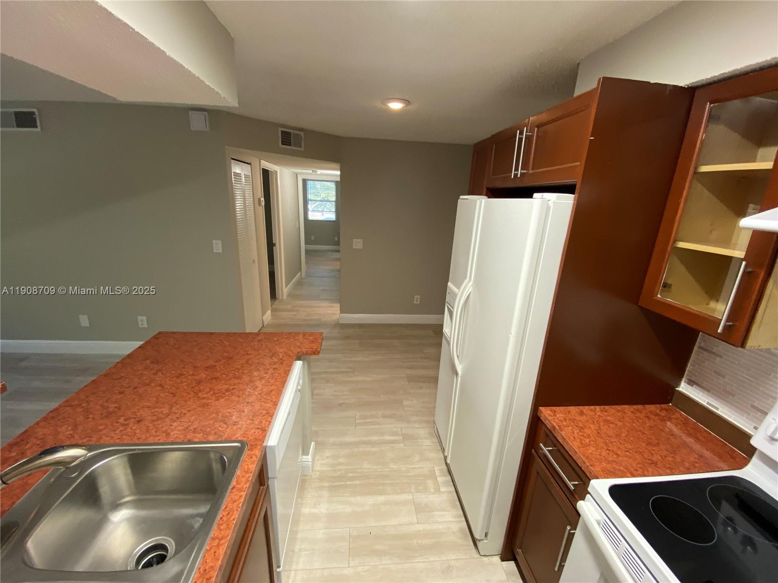 ROYAL POINCIANA CONDO - Residential Lease