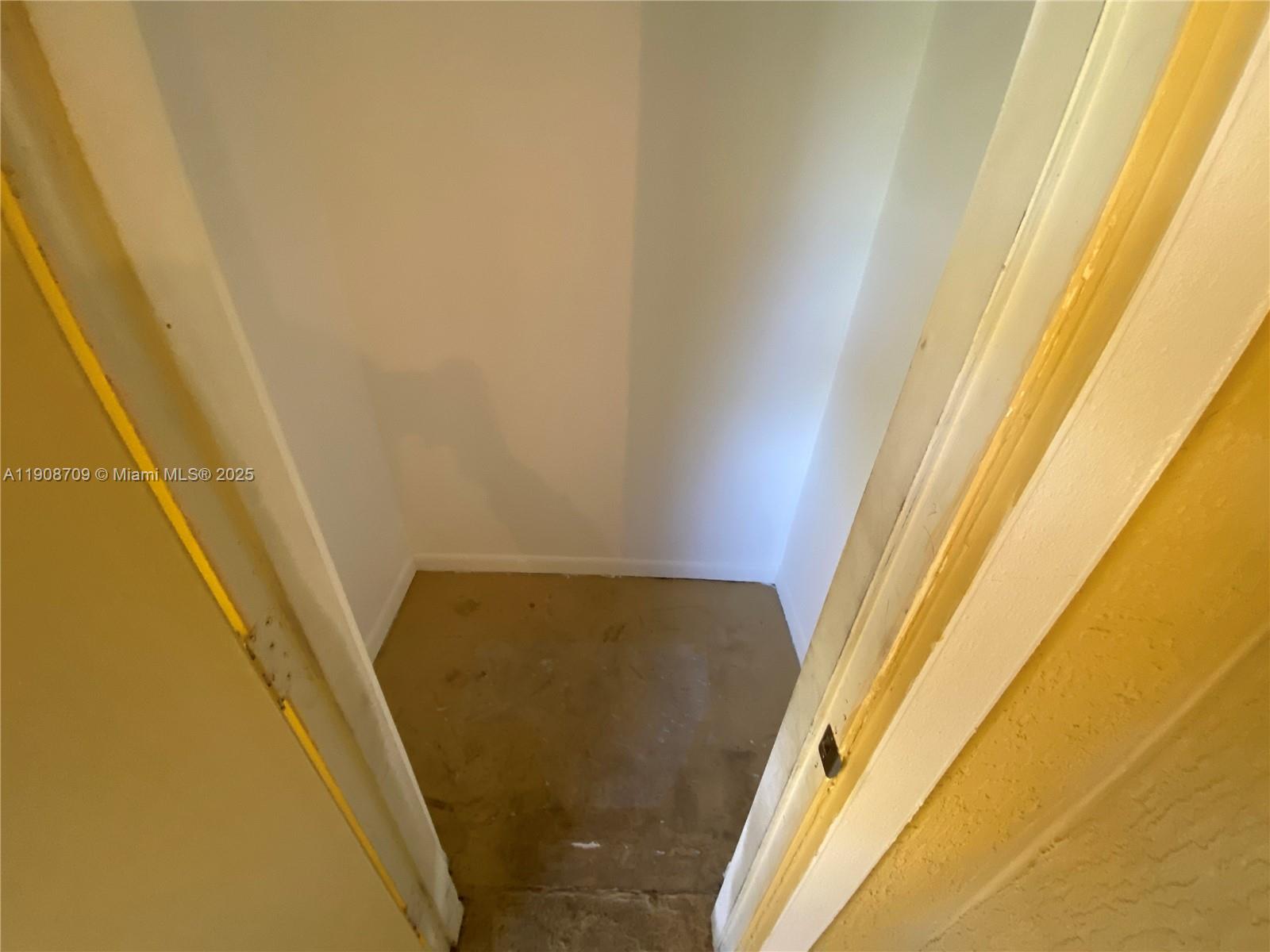 ROYAL POINCIANA CONDO - Residential Lease