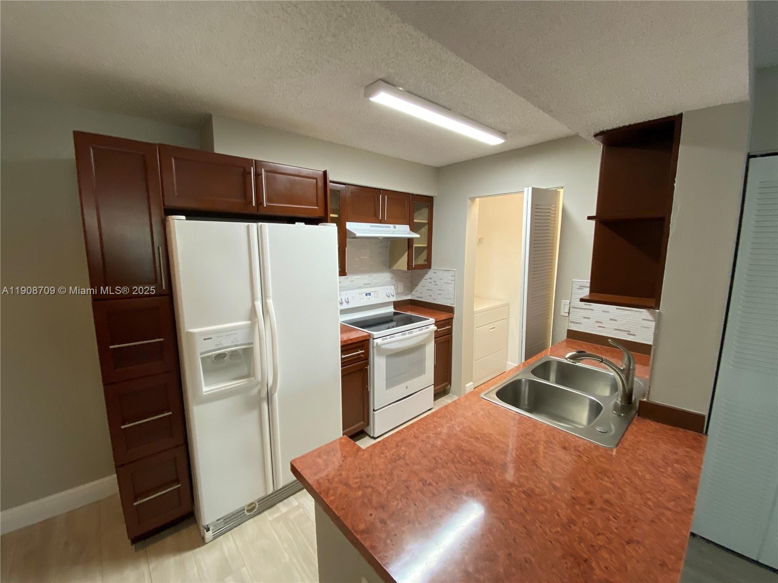 ROYAL POINCIANA CONDO - Residential Lease