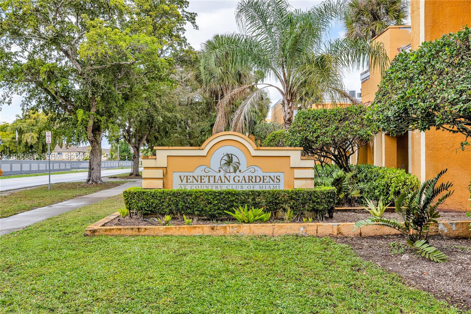 VENETIAN GARDENS AT COUNT - Residential