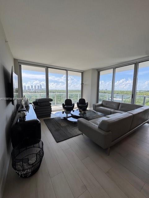 16385 Biscayne Blvd 921