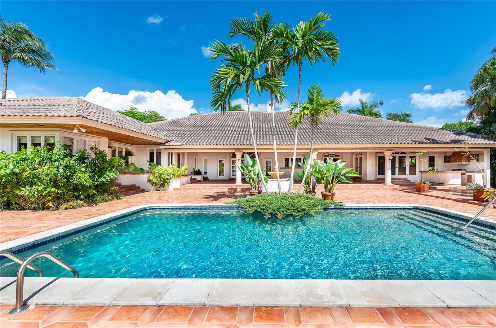 7805 Los Pinos Cir, Coral Gables, Broward County, Florida - 6 Bedrooms  
6 Bathrooms - 