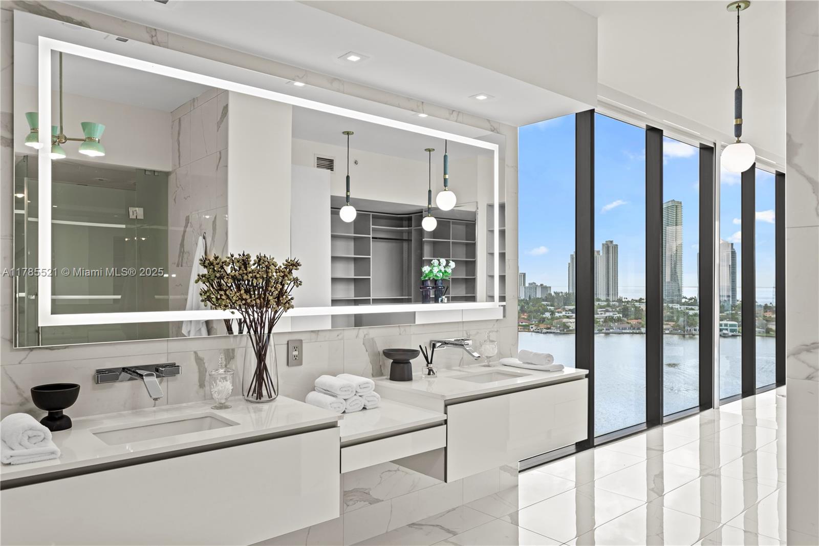 PRIVE CONDO - Residential