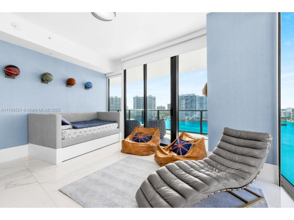 PRIVE CONDO - Residential