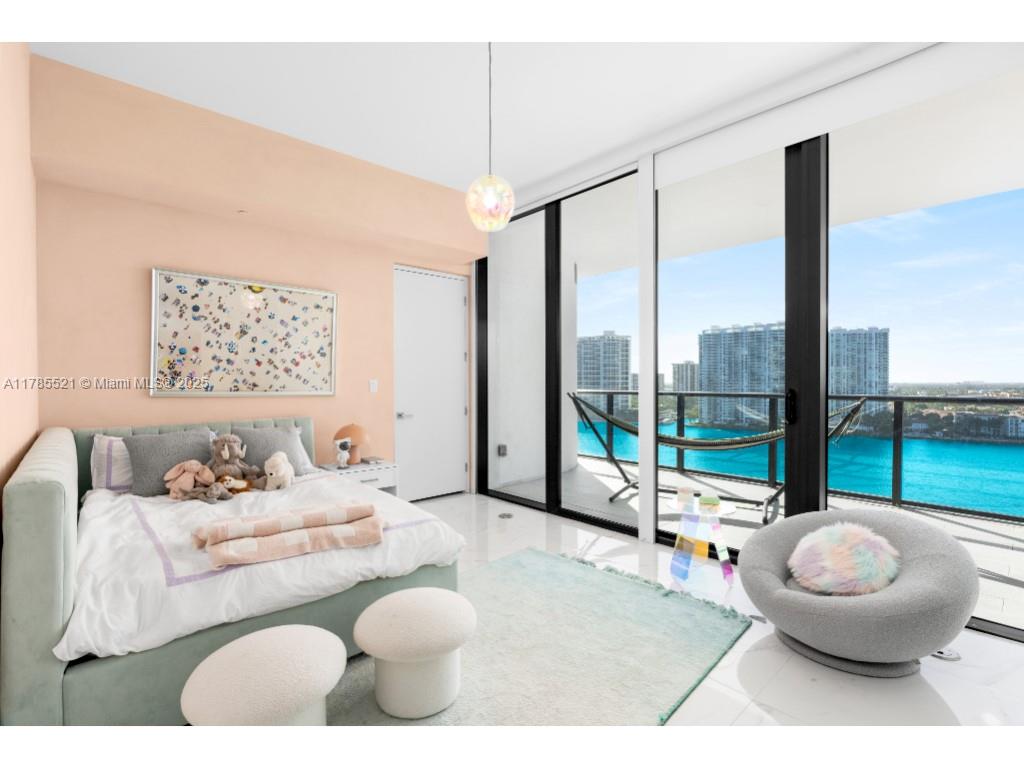 PRIVE CONDO - Residential