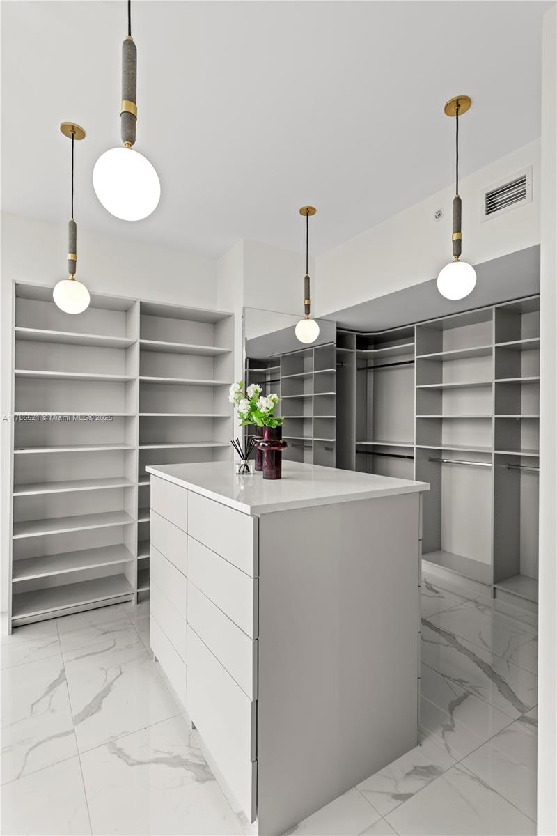 PRIVE CONDO - Residential