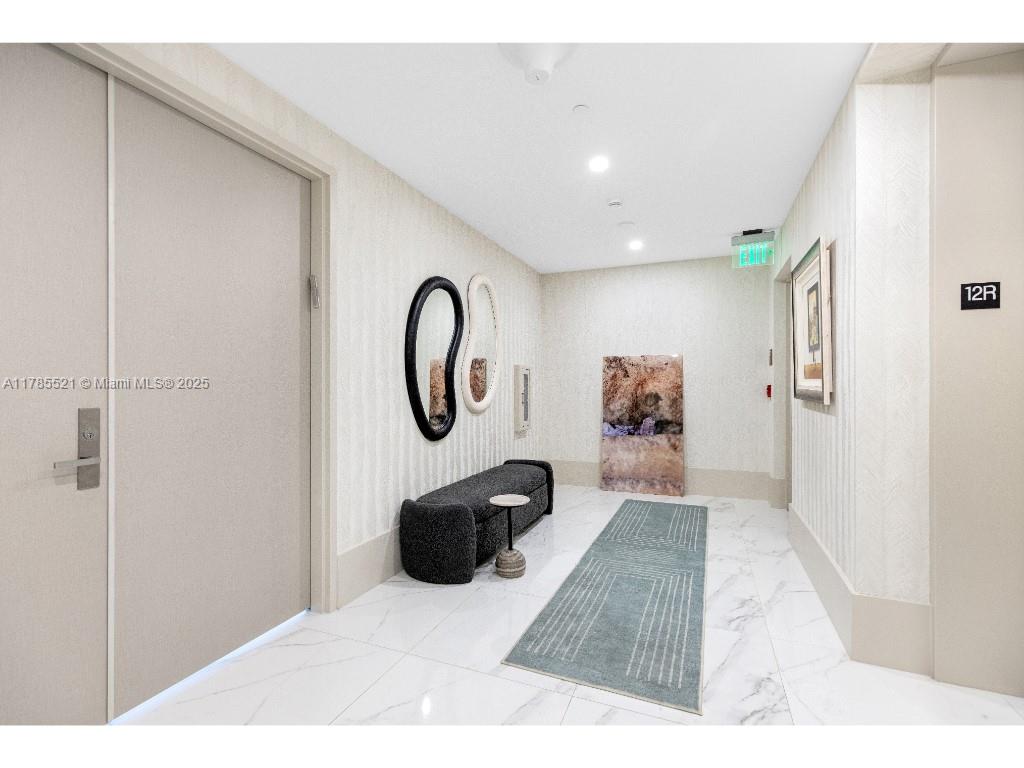 PRIVE CONDO - Residential