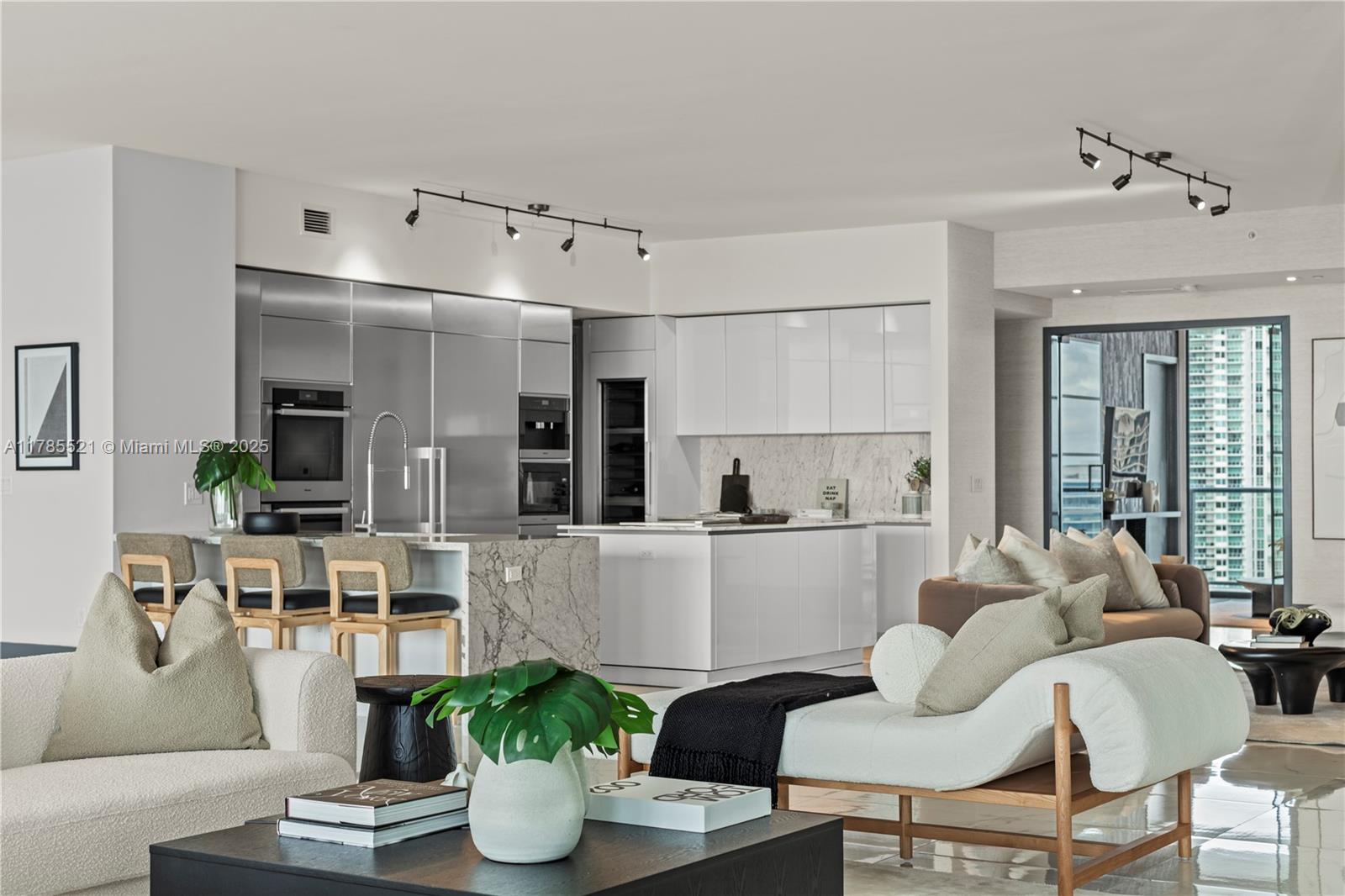 PRIVE CONDO - Residential