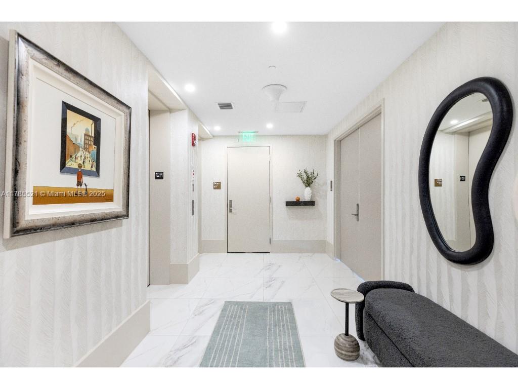 PRIVE CONDO - Residential